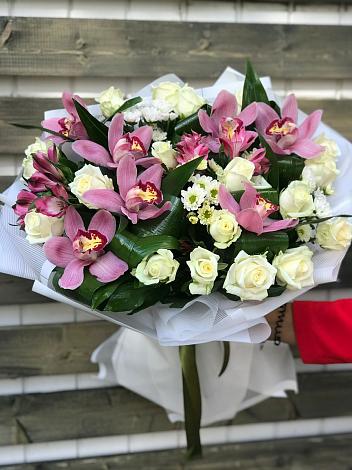 Букет цветов из: Розы и Хризантемы в Новошахтинске