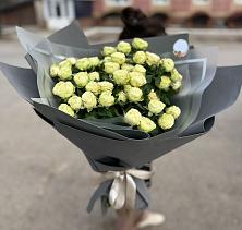 Букет Белые кустовые розы Солинеро в Новошахтинске