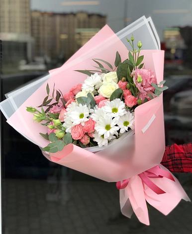 Букет цветов из: Розы, Лизиантусы и Хризантемы в Новошахтинске
